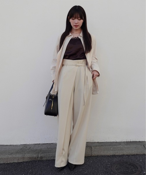 SENEE（セニー）の「wrap tuck high waist pants（ラップタックハイウエストパンツ）（スラックス・レディース・アイボリー/ブラック・MEDIUM/SMALL）」の6枚目の写真