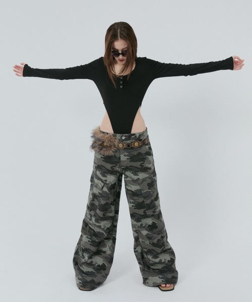 BLONDEY（ブロンディ）の「ヘンリーネックハイレグトップス（Tシャツ/カットソー・レディース・ホワイト/ブラック/カーキ・FREE）」の9枚目の写真