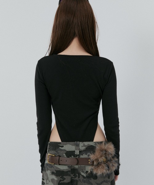 BLONDEY（ブロンディ）の「ヘンリーネックハイレグトップス（Tシャツ/カットソー・レディース・ホワイト/ブラック/カーキ・FREE）」の13枚目の写真