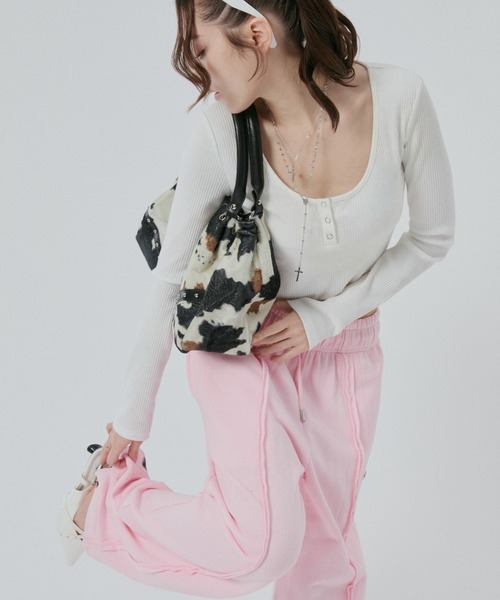 BLONDEY（ブロンディ）の「ヘンリーネックハイレグトップス（Tシャツ/カットソー・レディース・ホワイト/ブラック/カーキ・FREE）」の18枚目の写真