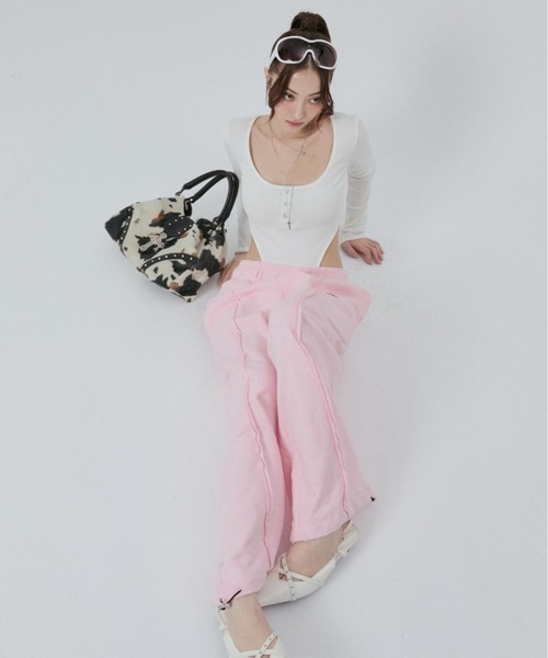 BLONDEY（ブロンディ）の「ヘンリーネックハイレグトップス（Tシャツ/カットソー・レディース・ホワイト/ブラック/カーキ・FREE）」の20枚目の写真