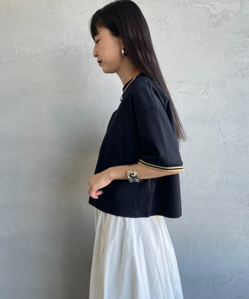 FRED PERRY（フレッドペリー）の「[FRED PERRY/フレッドペリー] 別注 ツインティップライン ワンポイントロゴ刺繍 ショートポンチTシャツ（Tシャツ/カットソー・レディース・オートミール/チャコールグレー/ブラック/ホワイト・8/10）」の22枚目の写真