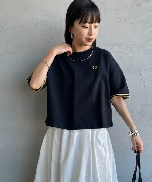 FRED PERRY（フレッドペリー）の「[FRED PERRY/フレッドペリー] 別注 ツインティップライン ワンポイントロゴ刺繍 ショートポンチTシャツ（Tシャツ/カットソー・レディース・オートミール/チャコールグレー/ブラック/ホワイト・8/10）」の21枚目の写真
