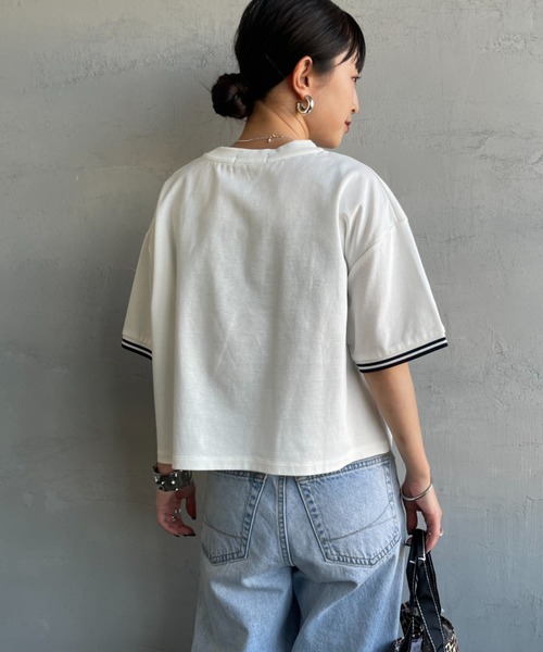 FRED PERRY（フレッドペリー）の「[FRED PERRY/フレッドペリー] 別注 ツインティップライン ワンポイントロゴ刺繍 ショートポンチTシャツ（Tシャツ/カットソー・レディース・オートミール/チャコールグレー/ブラック/ホワイト・8/10）」の15枚目の写真