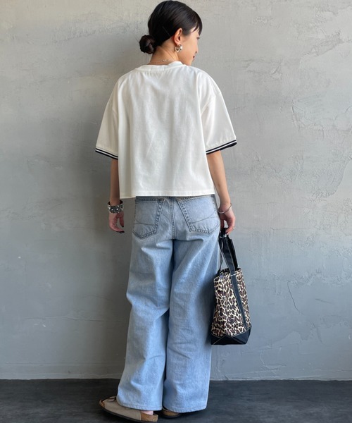 FRED PERRY（フレッドペリー）の「[FRED PERRY/フレッドペリー] 別注 ツインティップライン ワンポイントロゴ刺繍 ショートポンチTシャツ（Tシャツ/カットソー・レディース・オートミール/チャコールグレー/ブラック/ホワイト・8/10）」の5枚目の写真