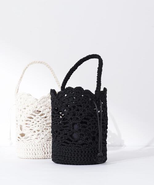 NATURAL BEAUTY BASIC（ナチュラルビューティーベーシック）の「【sweet掲載】◇クロッシェバケットバッグ（ハンドバッグ・レディース・ホワイト/ブラック・ﾌﾘ-）」の2枚目の写真