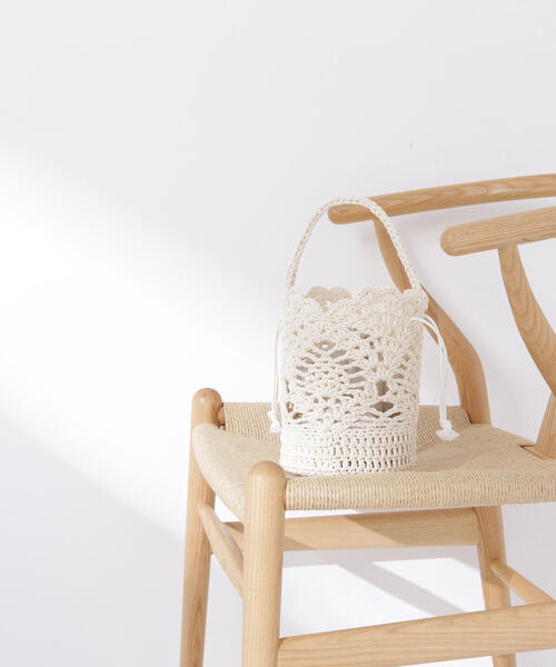 NATURAL BEAUTY BASIC（ナチュラルビューティーベーシック）の「◇クロッシェバケットバッグ（ハンドバッグ・レディース・ホワイト/ブラック・ﾌﾘ-）」の4枚目の写真