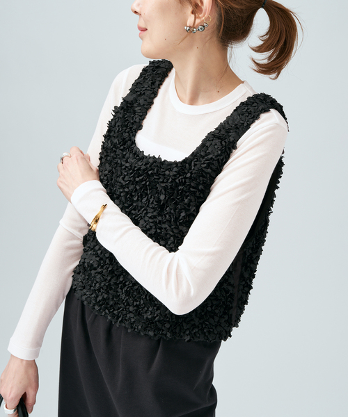 VERMEIL par iena(ヴェルメイユパーイエナ)の「シアーフライス クルーネックロングスリーブプルオーバー(Tシャツ/カットソー・レディース・ブラック/ピンク系その他/ホワイト・FREE)」の2枚目の写真