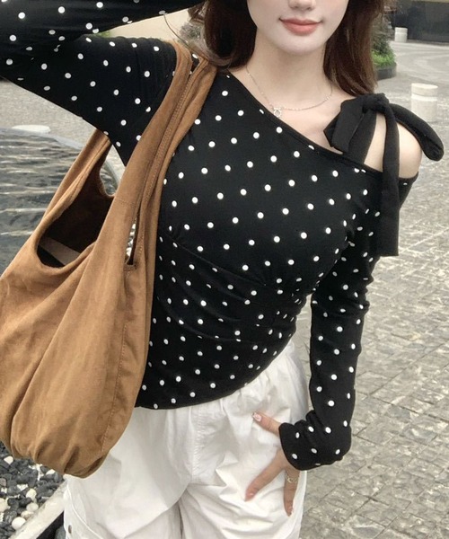 GLAMOROUS JANE(グラマラスジェーン)の「ワンショル肩リボンドット柄トップス(Tシャツ/カットソー・レディース・グレー/ブラック/ホワイト・FREE)」の3枚目の写真