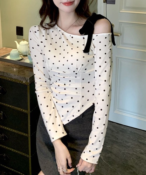 GLAMOROUS JANE(グラマラスジェーン)の「ワンショル肩リボンドット柄トップス(Tシャツ/カットソー・レディース・グレー/ブラック/ホワイト・FREE)」の10枚目の写真