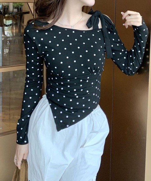 GLAMOROUS JANE(グラマラスジェーン)の「ワンショル肩リボンドット柄トップス(Tシャツ/カットソー・レディース・グレー/ブラック/ホワイト・FREE)」の4枚目の写真
