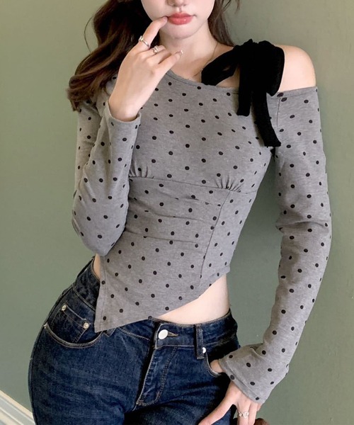 GLAMOROUS JANE(グラマラスジェーン)の「ワンショル肩リボンドット柄トップス(Tシャツ/カットソー・レディース・グレー/ブラック/ホワイト・FREE)」の6枚目の写真