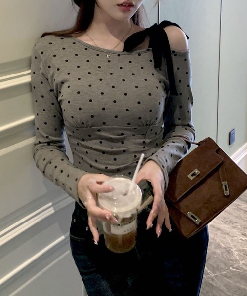 GLAMOROUS JANE(グラマラスジェーン)の「ワンショル肩リボンドット柄トップス(Tシャツ/カットソー・レディース・グレー/ブラック/ホワイト・FREE)」の7枚目の写真