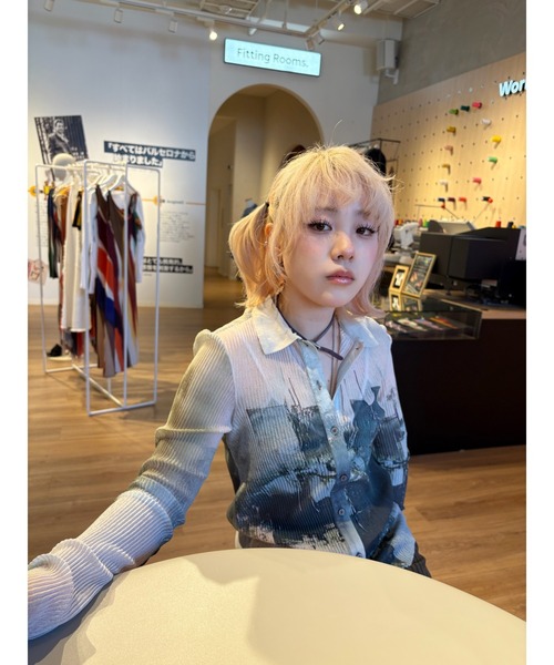 Desigual(デシグアル)の「都市景観プリーツシャツ(Tシャツ/カットソー・レディース・ブラック・L/M/S/XS/XL)」の1枚目の写真