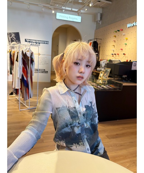 Desigual(デシグアル)の「都市景観プリーツシャツ(Tシャツ/カットソー・レディース・ブラック・L/M/S/XS/XL)」の4枚目の写真