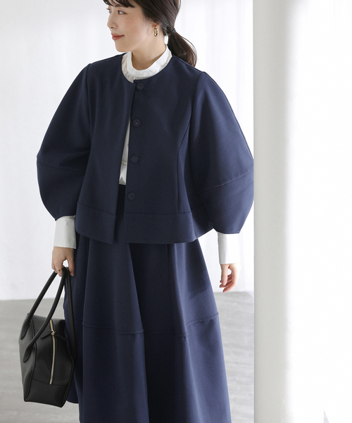 La TOTALITE(ラトータリテ)の「【洗える】ボンディングショートペプラムジャケット(ノーカラージャケット・レディース・アイボリー/ネイビー・FREE)」の2枚目の写真