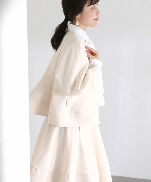 La TOTALITE(ラトータリテ)の「【洗える】ボンディングショートペプラムジャケット(ノーカラージャケット・レディース・アイボリー/ネイビー・FREE)」の3枚目の写真