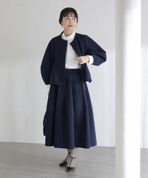 La TOTALITE(ラトータリテ)の「【洗える】ボンディングショートペプラムジャケット(ノーカラージャケット・レディース・アイボリー/ネイビー・FREE)」の6枚目の写真