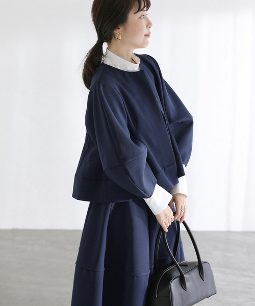 La TOTALITE(ラトータリテ)の「【洗える】ボンディングショートペプラムジャケット(ノーカラージャケット・レディース・アイボリー/ネイビー・FREE)」の10枚目の写真