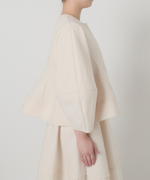 La TOTALITE(ラトータリテ)の「【洗える】ボンディングショートペプラムジャケット(ノーカラージャケット・レディース・アイボリー/ネイビー・FREE)」の15枚目の写真