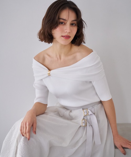 NOELA（ノエラ）の「オフショルパーツデザインニット（ニット/セーター・レディース・ベージュ/ネイビー/オフホワイト・フリー）」の5枚目の写真