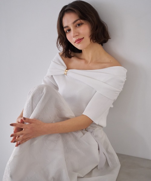 NOELA（ノエラ）の「オフショルパーツデザインニット（ニット/セーター・レディース・ベージュ/ネイビー/オフホワイト・フリー）」の7枚目の写真