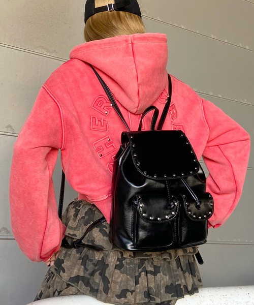 non-hedge(ノンヘッジ)の「スタッズ合成皮革リュックサック(バックパック/リュック・レディース・ブラック/アイボリー/チャコールグレー・FREE)」の2枚目の写真