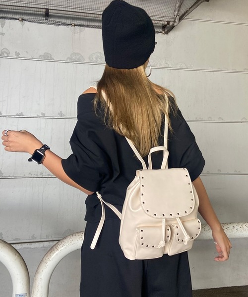 non-hedge(ノンヘッジ)の「スタッズ合成皮革リュックサック(バックパック/リュック・レディース・ブラック/アイボリー/チャコールグレー・FREE)」の6枚目の写真