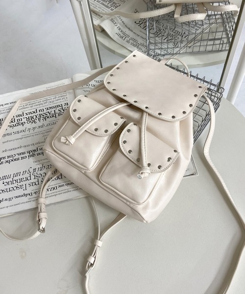 non-hedge(ノンヘッジ)の「スタッズ合成皮革リュックサック(バックパック/リュック・レディース・ブラック/アイボリー/チャコールグレー・FREE)」の8枚目の写真