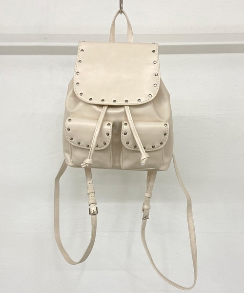 non-hedge(ノンヘッジ)の「スタッズ合成皮革リュックサック(バックパック/リュック・レディース・ブラック/アイボリー/チャコールグレー・FREE)」の10枚目の写真