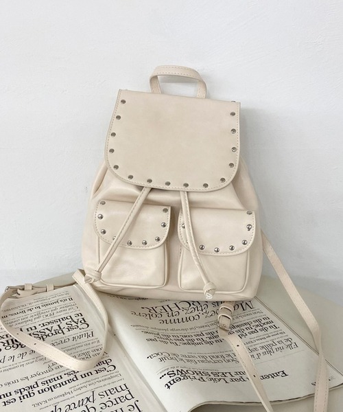 non-hedge(ノンヘッジ)の「スタッズ合成皮革リュックサック(バックパック/リュック・レディース・ブラック/アイボリー/チャコールグレー・FREE)」の12枚目の写真