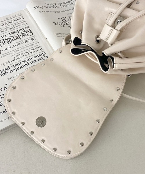 non-hedge(ノンヘッジ)の「スタッズ合成皮革リュックサック(バックパック/リュック・レディース・ブラック/アイボリー/チャコールグレー・FREE)」の20枚目の写真