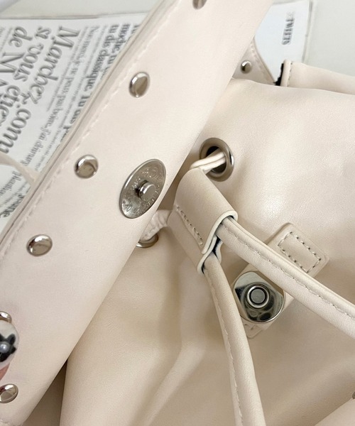 non-hedge(ノンヘッジ)の「スタッズ合成皮革リュックサック(バックパック/リュック・レディース・ブラック/アイボリー/チャコールグレー・FREE)」の22枚目の写真