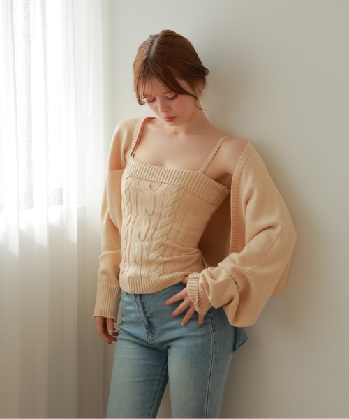 M DOLLY(エムドリー)の「camisole cableknit elio ensemble/キャミソールケーブルニットエリオアンサンブル(アンサンブル・レディース・ブルー/ベージュ・FREE)」の1枚目の写真
