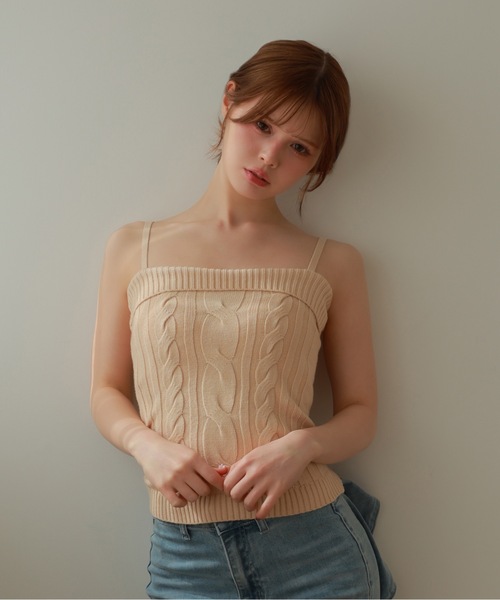 M DOLLY(エムドリー)の「camisole cableknit elio ensemble/キャミソールケーブルニットエリオアンサンブル(アンサンブル・レディース・ブルー/ベージュ・FREE)」の7枚目の写真