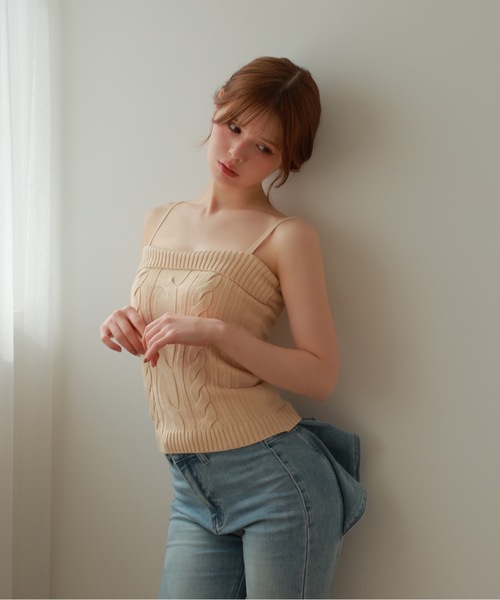 M DOLLY(エムドリー)の「camisole cableknit elio ensemble/キャミソールケーブルニットエリオアンサンブル(アンサンブル・レディース・ブルー/ベージュ・FREE)」の9枚目の写真
