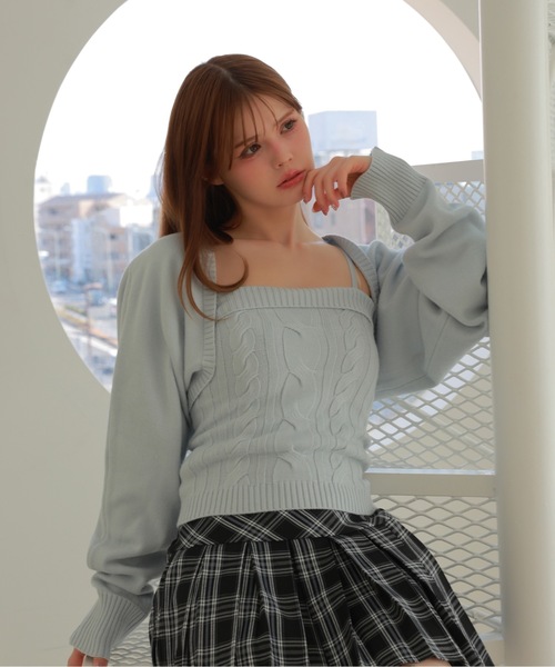 M DOLLY(エムドリー)の「camisole cableknit elio ensemble/キャミソールケーブルニットエリオアンサンブル(アンサンブル・レディース・ブルー/ベージュ・FREE)」の10枚目の写真
