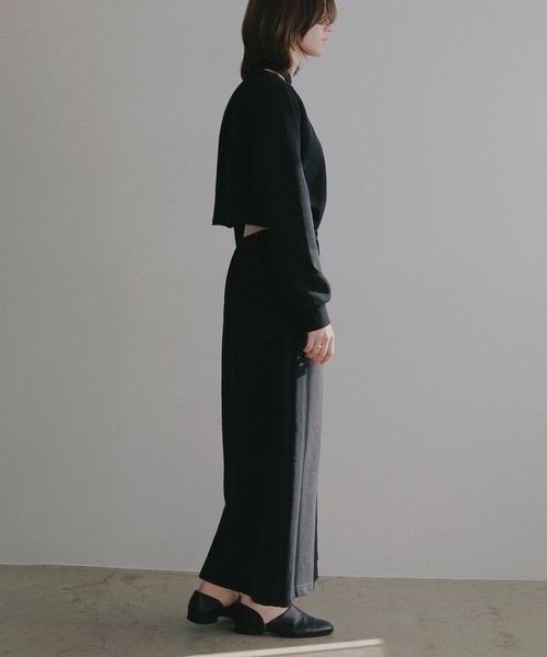 MANOF(マノフ)の「BACK CUT SWEAT DRESS(ワンピース・レディース・ブラック/グレー・F)」の3枚目の写真