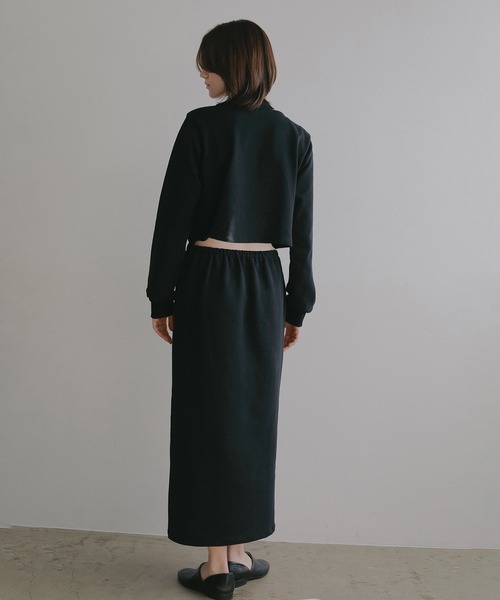 MANOF(マノフ)の「BACK CUT SWEAT DRESS(ワンピース・レディース・ブラック/グレー・F)」の4枚目の写真