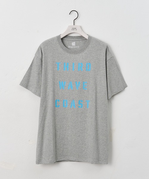 COLONY 2139(コロニートゥーワンスリーナイン)の「ConVenir / THIRD WAVE プリントTEE(Tシャツ/カットソー・メンズ・グレー/ホワイト/ブラック・LARGE/MEDIUM)」の1枚目の写真