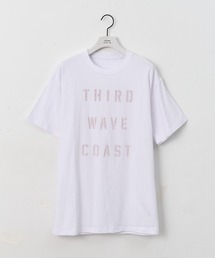 COLONY 2139（コロニートゥーワンスリーナイン）の「ConVenir / THIRD WAVE プリントTEE（Tシャツ/カットソー）」