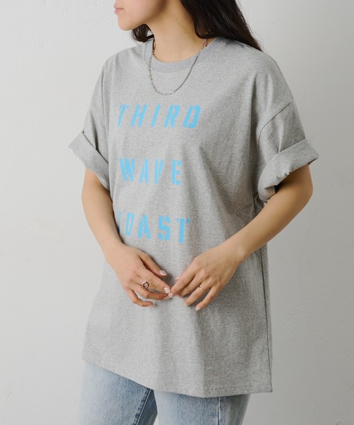 COLONY 2139(コロニートゥーワンスリーナイン)の「ConVenir / THIRD WAVE プリントTEE(Tシャツ/カットソー・メンズ・グレー/ホワイト/ブラック・LARGE/MEDIUM)」の19枚目の写真