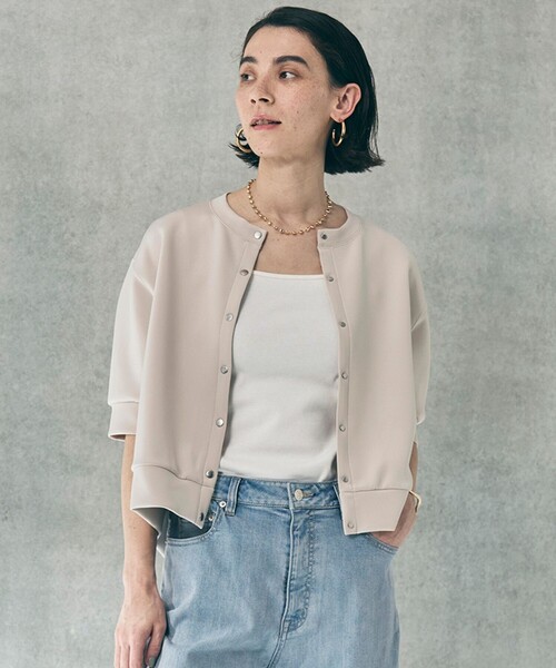 UNFILO(アンフィーロ)の「【VERY掲載】BEAUTY FORM JERSEY light スナップカーディガン(カーディガン/ボレロ・レディース・ベージュ系/グレー系/アイボリー系/ブラック系/レッド系・X-LARGE)」の21枚目の写真