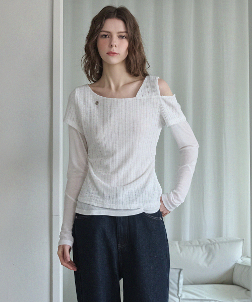 MICANE(ミケーネ)の「エリーワンショルダーティー(Tシャツ/カットソー・レディース・アイボリー/ブラック・MEDIUM/LARGE/SMALL/X-LARGE)」の4枚目の写真