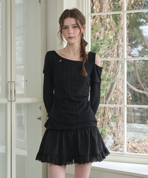 MICANE(ミケーネ)の「エリーワンショルダーティー(Tシャツ/カットソー・レディース・アイボリー/ブラック・MEDIUM/LARGE/SMALL/X-LARGE)」の7枚目の写真