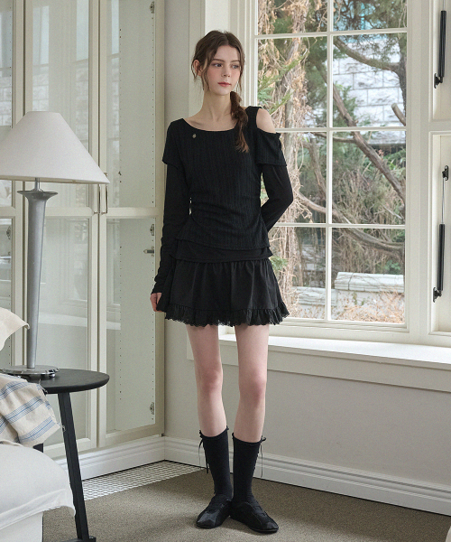 MICANE(ミケーネ)の「エリーワンショルダーティー(Tシャツ/カットソー・レディース・アイボリー/ブラック・MEDIUM/LARGE/SMALL/X-LARGE)」の10枚目の写真