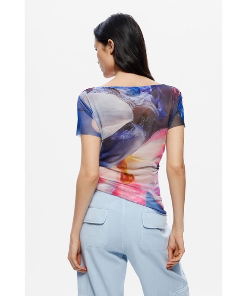 Desigual(デシグアル)の「ビッグフラワーフォトプリントTシャツ(Tシャツ/カットソー・レディース・マルチ・M/S/L/XS/XL)」の2枚目の写真