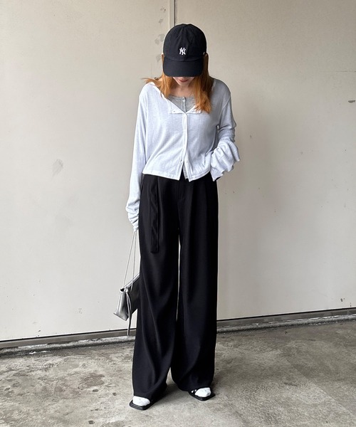 ISOOK(アイスー)の「【ISOOK / アイスー】ベルト付きストレートスラックス / ワイドパンツ フルレングス 無地 ブラック ホワイト ZOZOTOWN限定(スラックス・レディース・ブラック/アイボリー・FREE)」の3枚目の写真