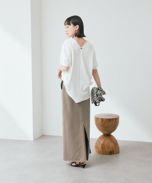 RIVE DROITE（リヴドロワ）の「【セットアップ着用可能/接触冷感】ドレーピーカットソー（Tシャツ/カットソー・レディース・オフホワイト/ブラウン/チャコールグレー・FREE）」の21枚目の写真