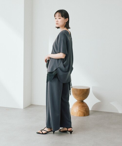 RIVE DROITE（リヴドロワ）の「【セットアップ着用可能/接触冷感】ドレーピーカットソー（Tシャツ/カットソー・レディース・オフホワイト/ブラウン/チャコールグレー・FREE）」の11枚目の写真